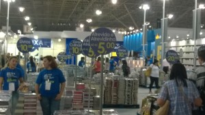 Saldão na Bienal. Apoio o comércio de saldos, mas não na Bienal.