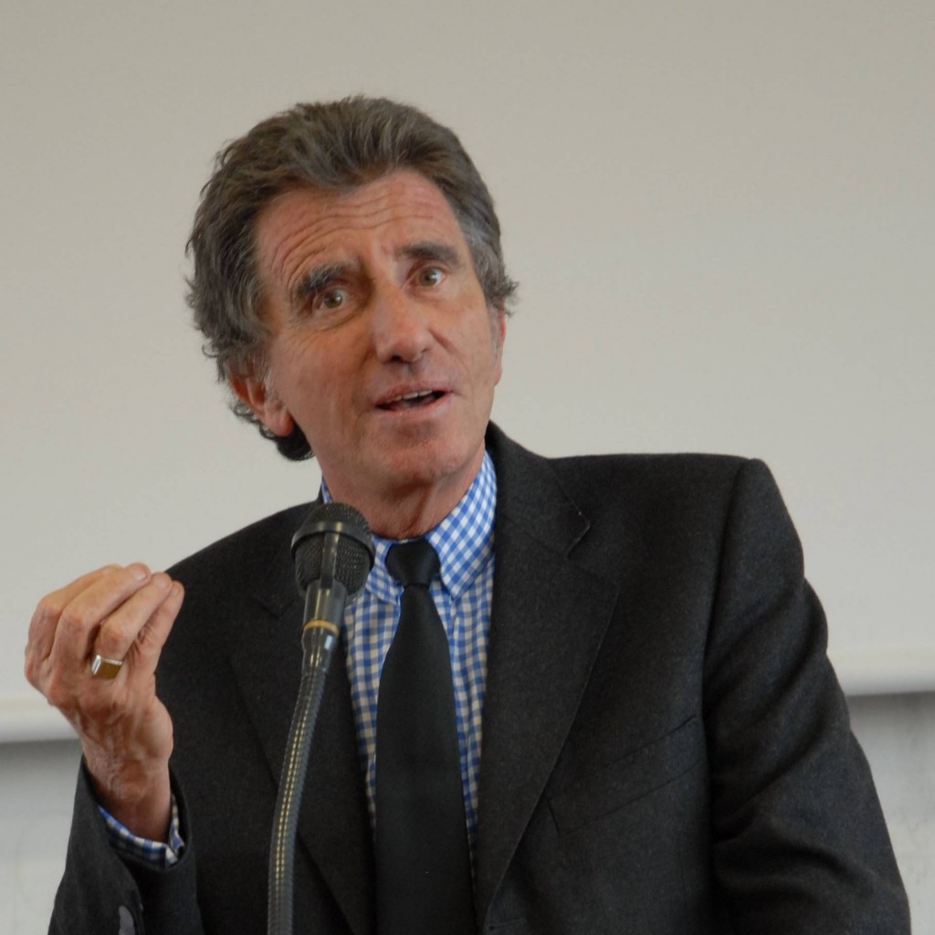 Jack Lang, Ministro da Cultura da França, introduziu a "Lei do Preço Fixo"